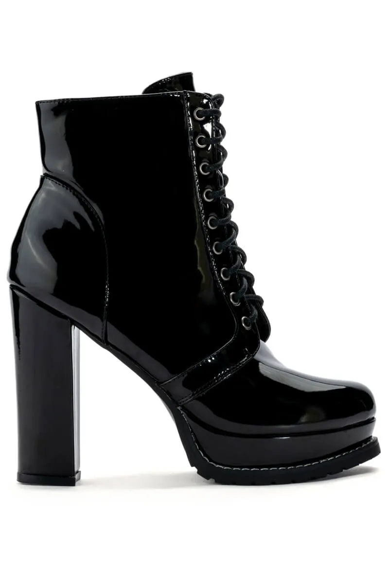 AZALEA WANG FREDDIE CHUNKY LACE UP BOOTIE IN BLACK
