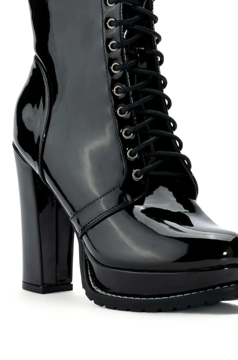 AZALEA WANG FREDDIE CHUNKY LACE UP BOOTIE IN BLACK