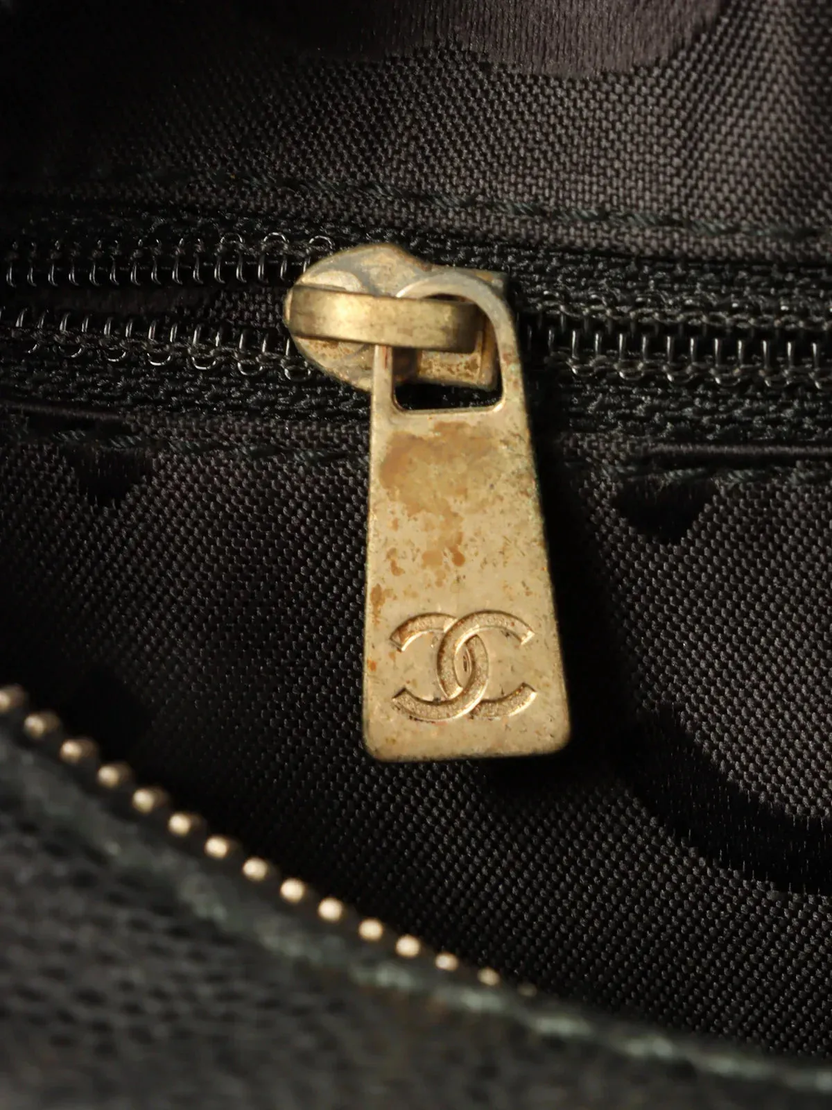 CHANEL Around 2002 Made Caviar Skin Cc Mark Stitch Wood Chain Top Handle Bag Black