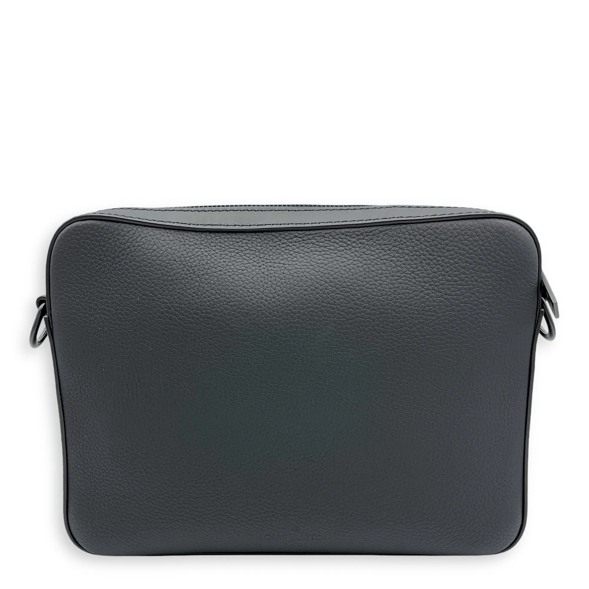 Fastline Messenger 23.5x18x7cm Black Crossbody Bag in Calfskin, Black powder coated hardware
