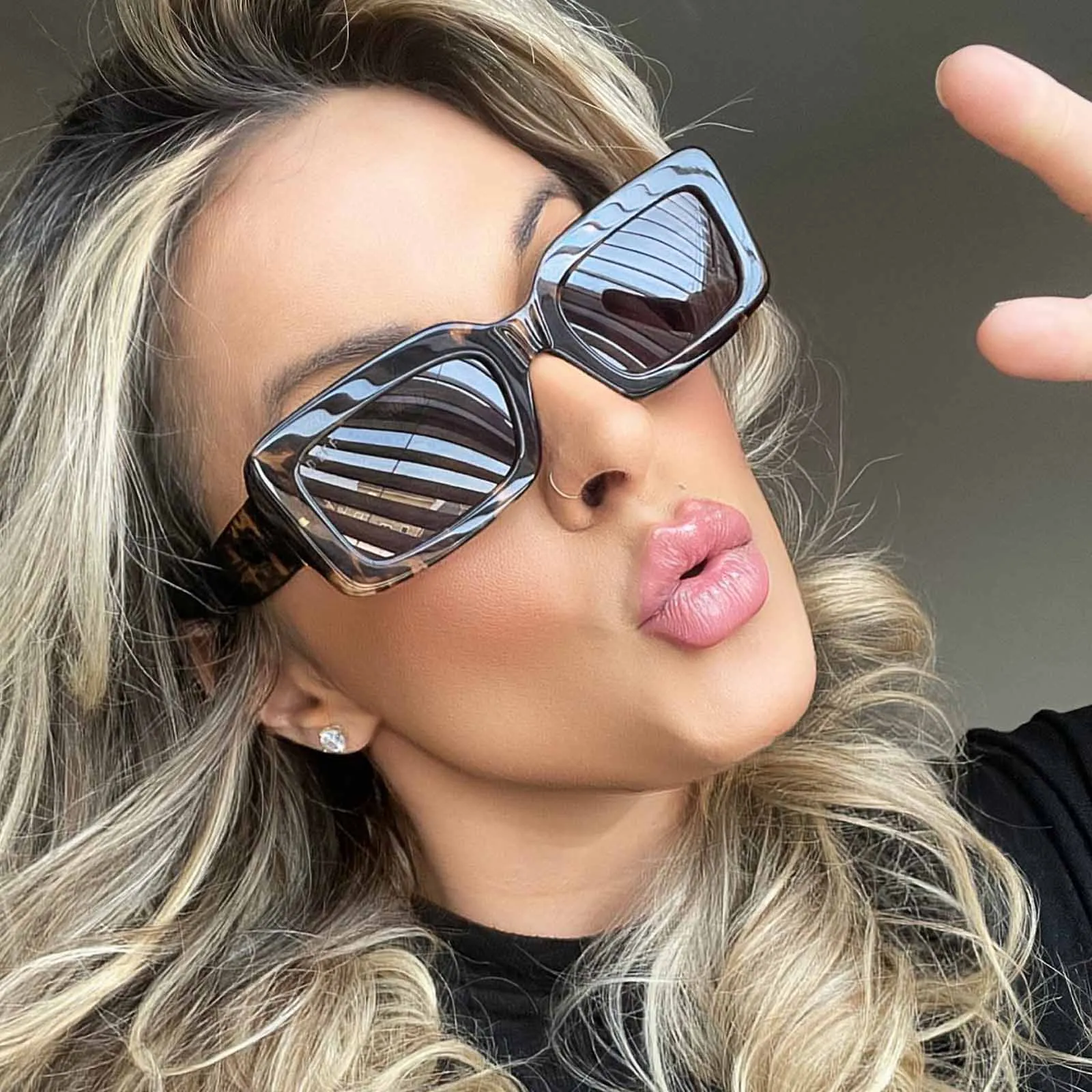 INDY - ESPRESSO TORTOISE   GREY SUNGLASSES